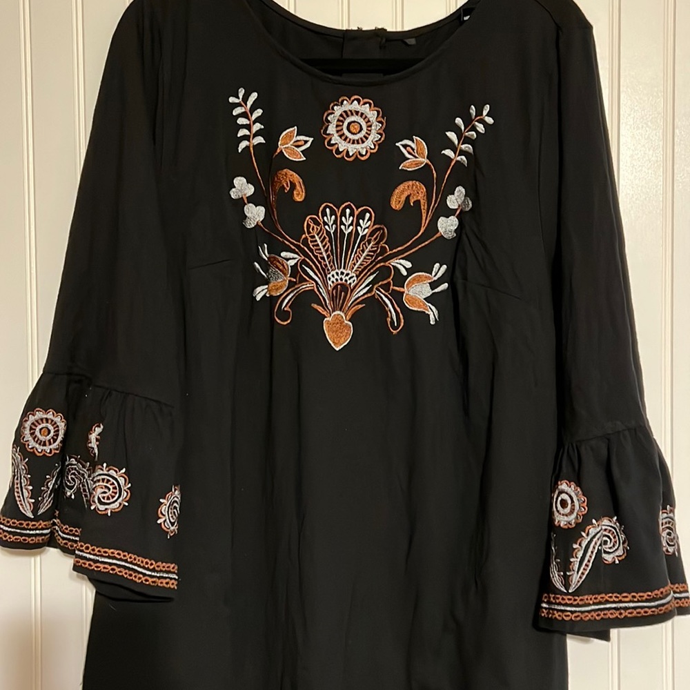Eshakti Black Dress bell sleeves Paisley embroidery Size 2X